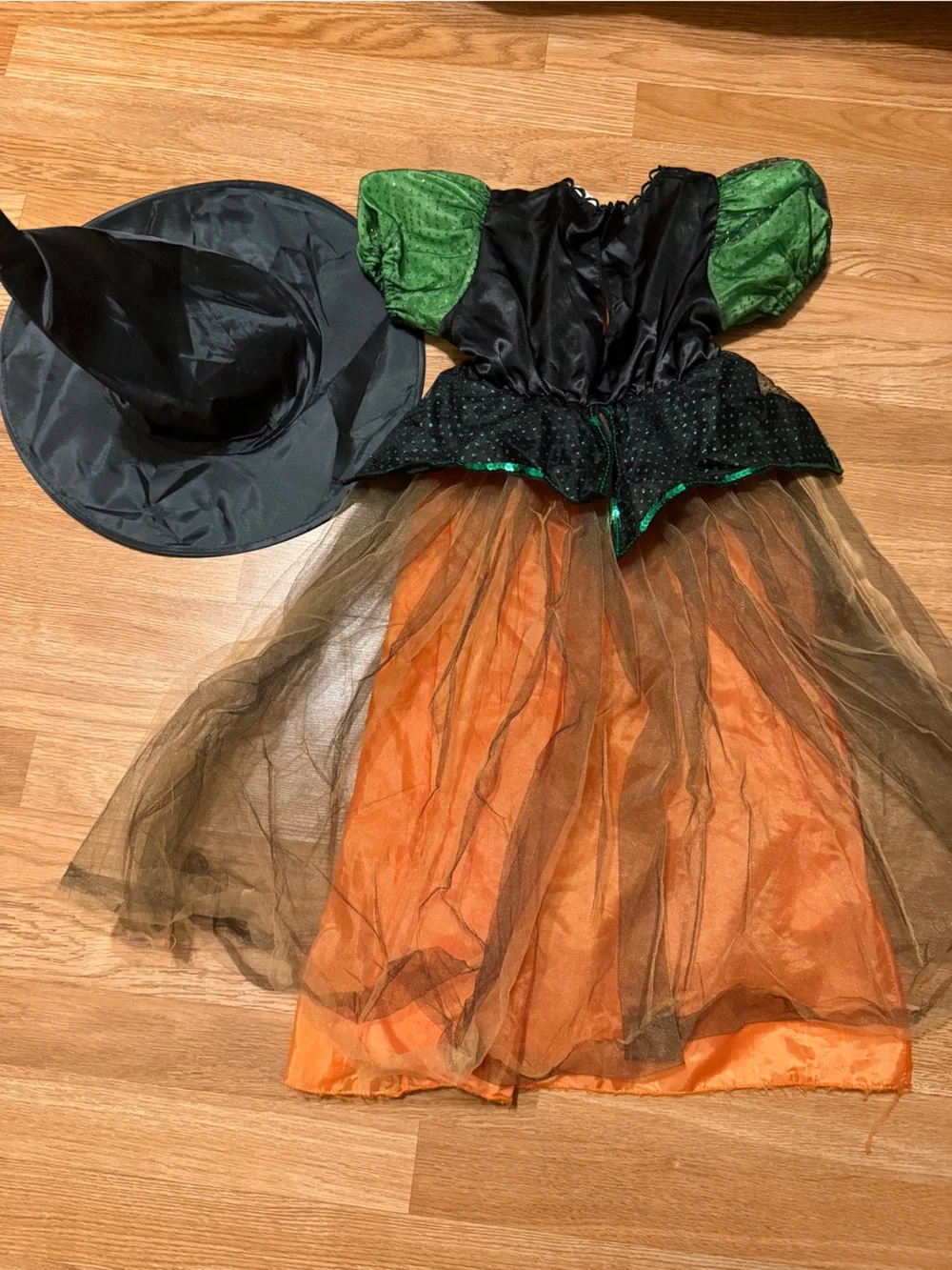 Kids witch costume with hat